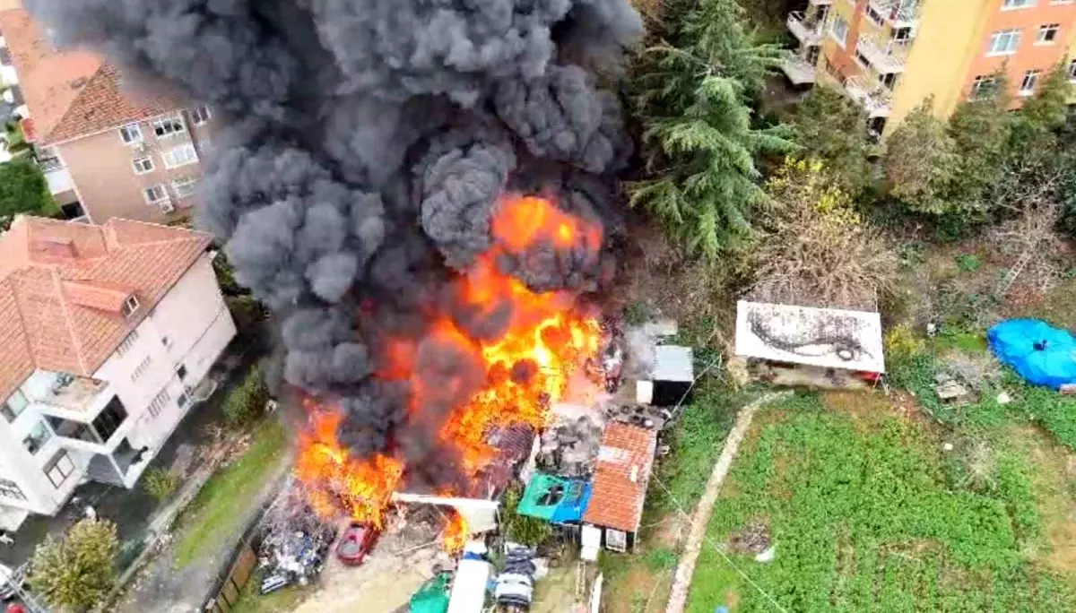 Sarıyer\'de Oto Tamirhanesinde Yangın