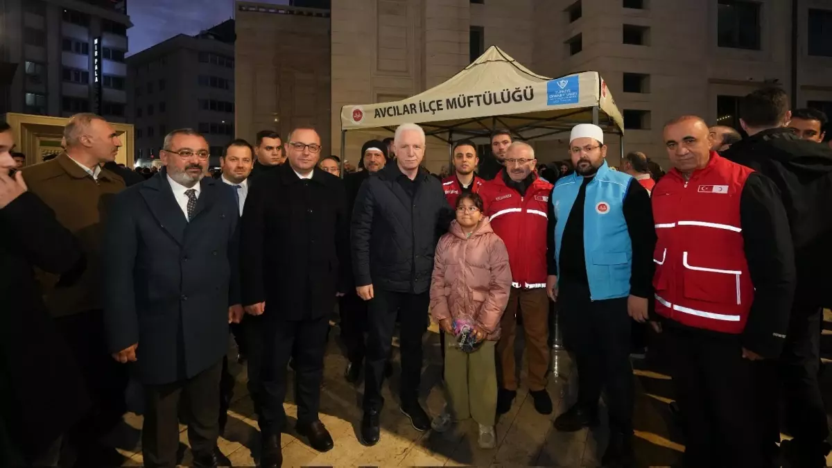 Vali Gül, Avcılar\'da Sabah Namazında Buluştu