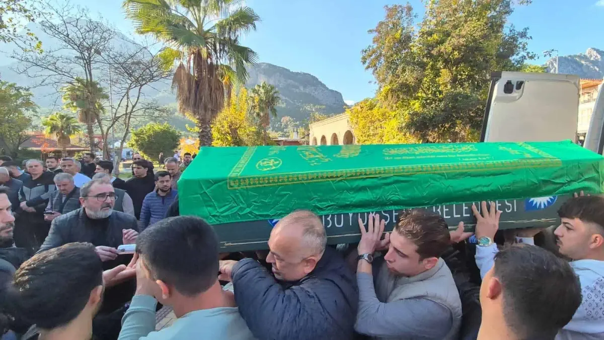 Antalya'da Feci Kaza: İki Genç Hayatını Kaybetti