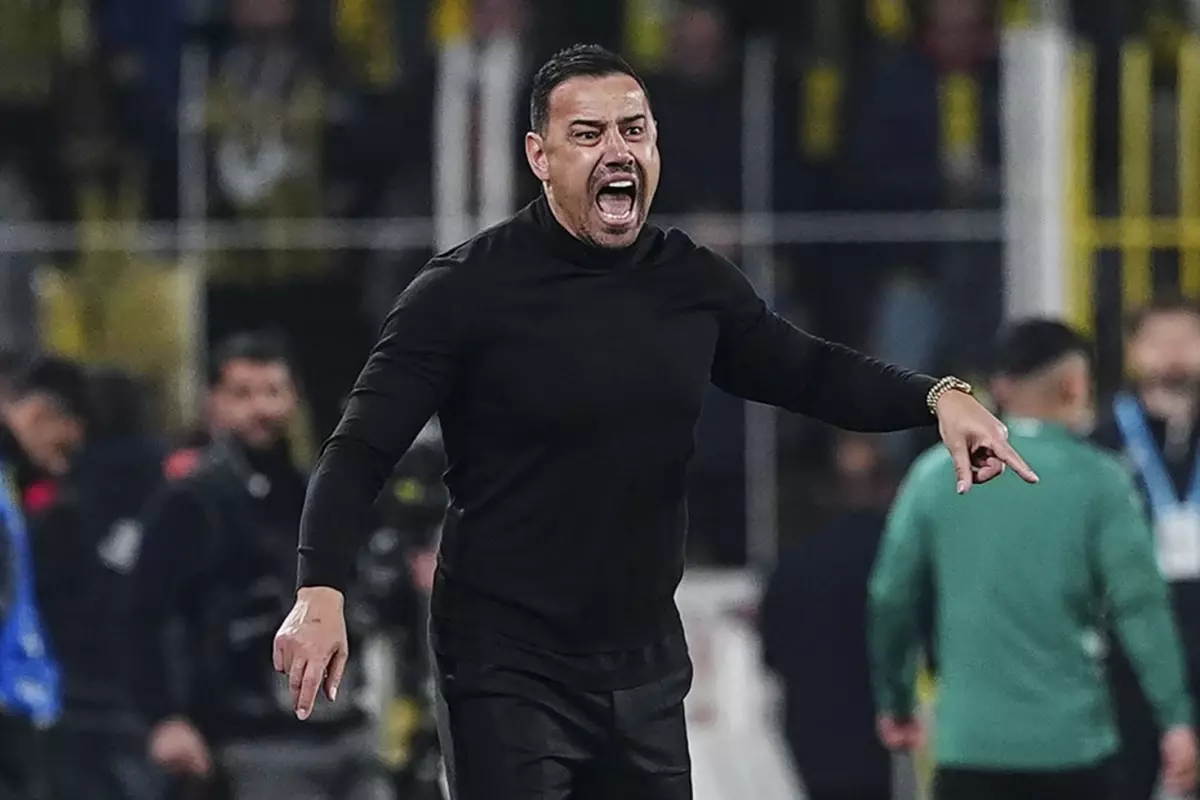 Çağdaş Atan\'dan tepki: Hakemliği bıraktı, neden VAR koltuğunda?