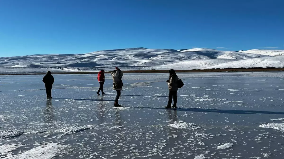 Çıldır Gölü\'nde Buzlanma Başladı