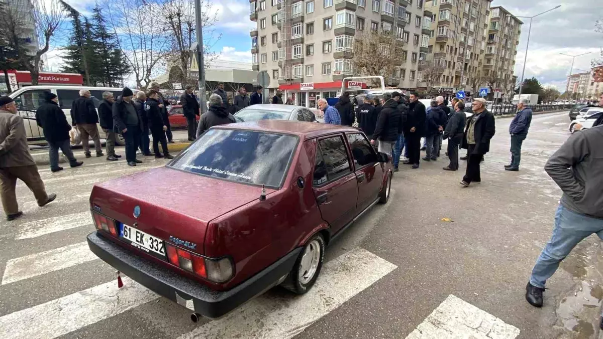 Çorum\'da Zincirleme Kaza: Sürücüler Sağ Kurtuldu