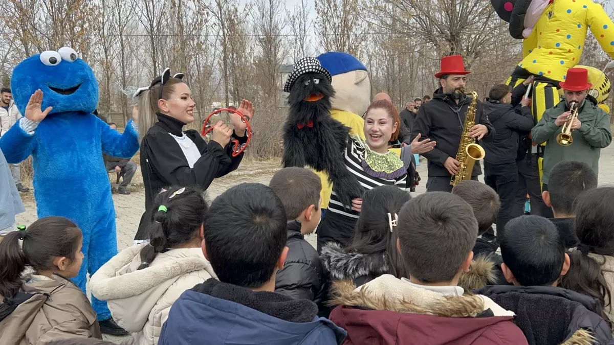 Erzurum\'da Tiyatro Şenliği