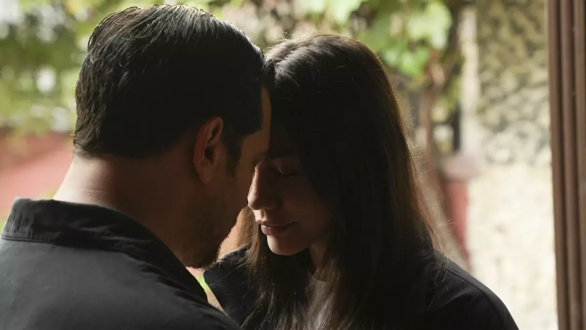 Eşref Rüya: Demet ve Çağatay\'ın Tutkulu Uyumu