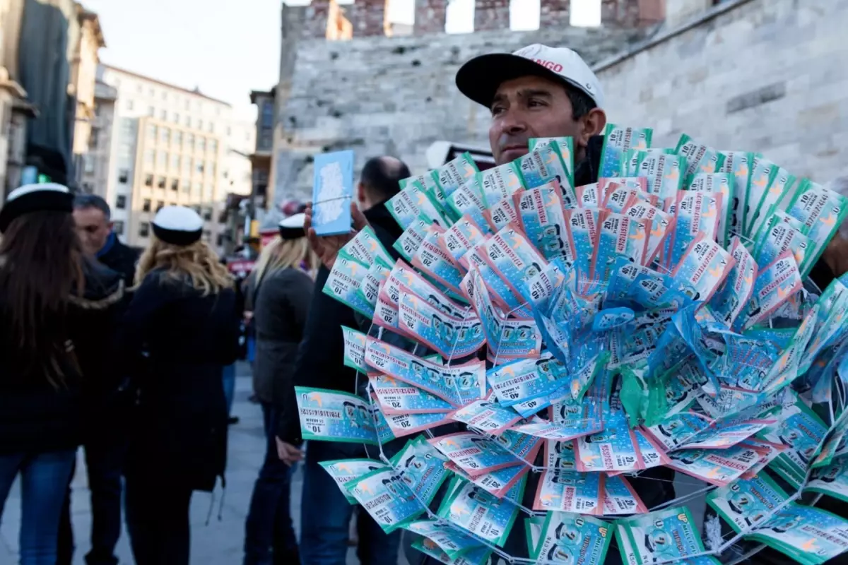 İstanbul Valiliği duyurdu! Cami önlerinde şans oyunu satışı yasaklandı