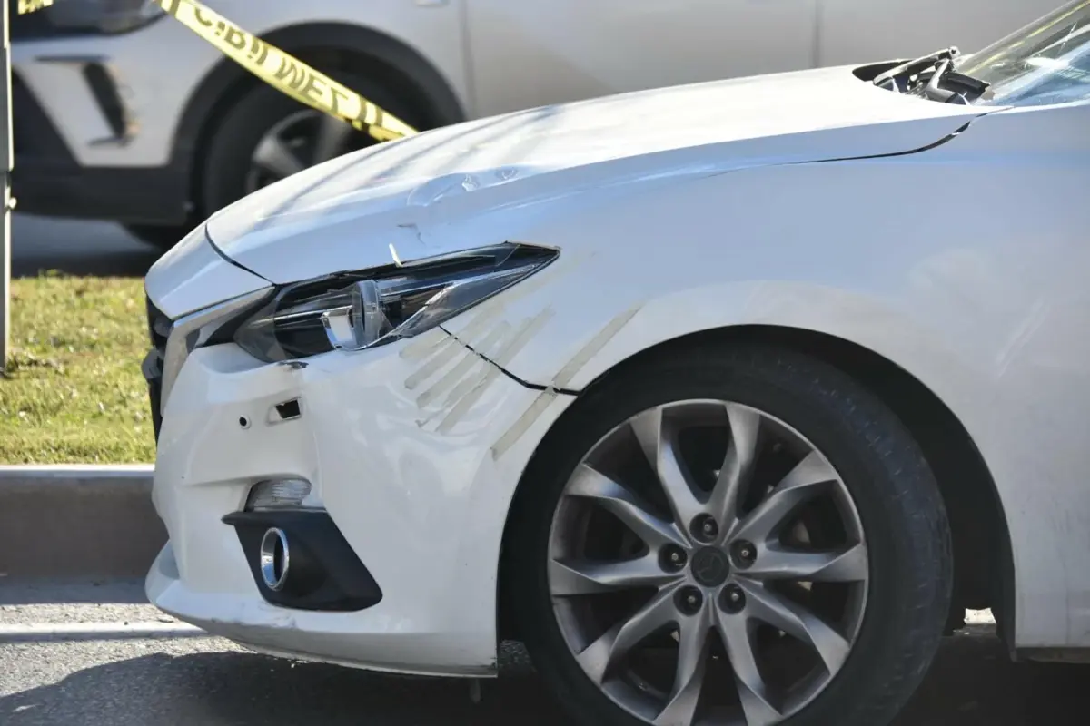 Karşıyaka\'da Yaşlı Kadına Otomobil Çarptı