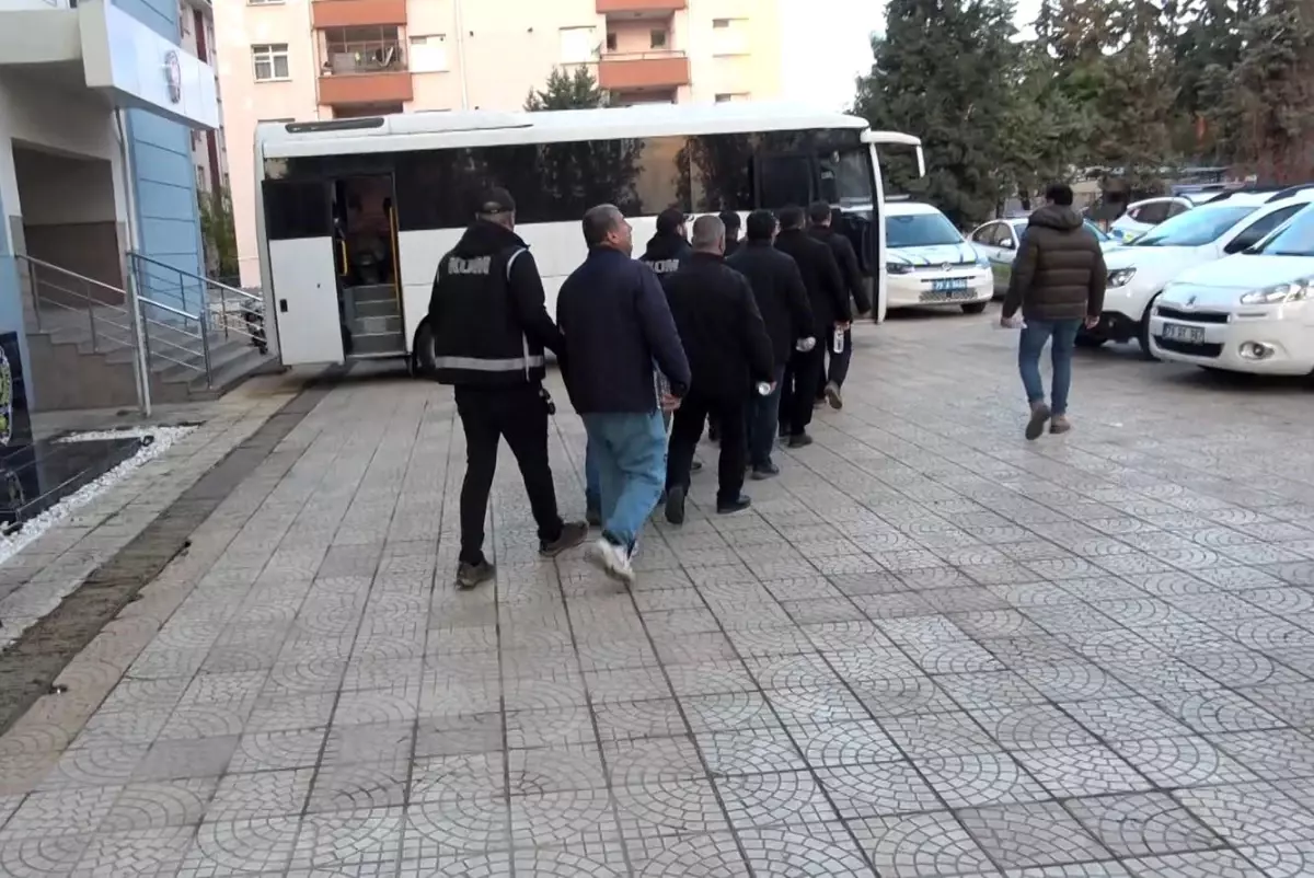 FETÖ Operasyonunda 15 Gözaltı