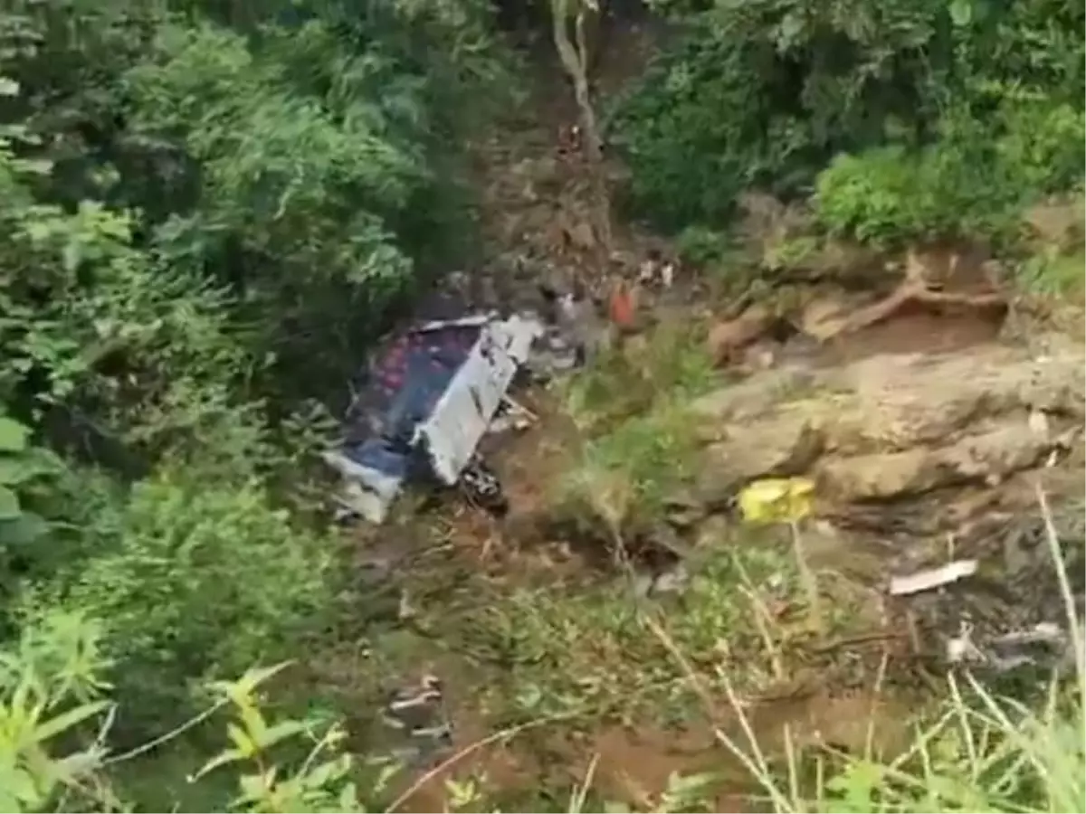 Kolombiya\'da Otobüs Faciası: 17 Ölü