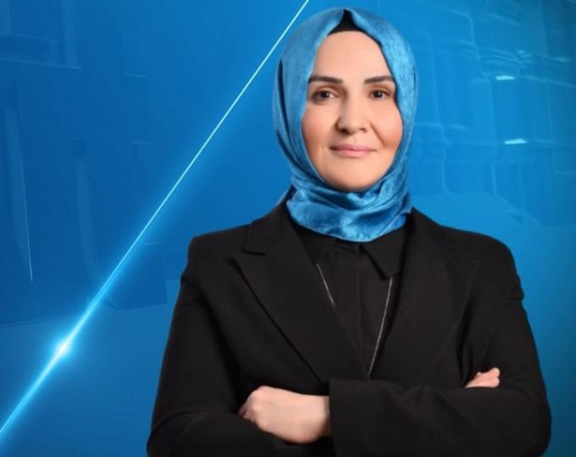 Küratör Yasemin Turan'dan 'Örtüşen İzler' Sergisi Sanatseverlerle Buluşuyor Küratör Yasemin Turan'dan 'Örtüşen İzler' Sergisi Sanatseverlerle Buluşuyor