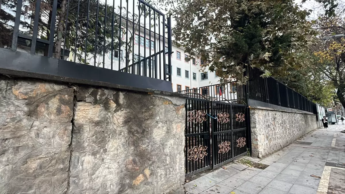 Lise Öğrencisi Pencereden Düştü