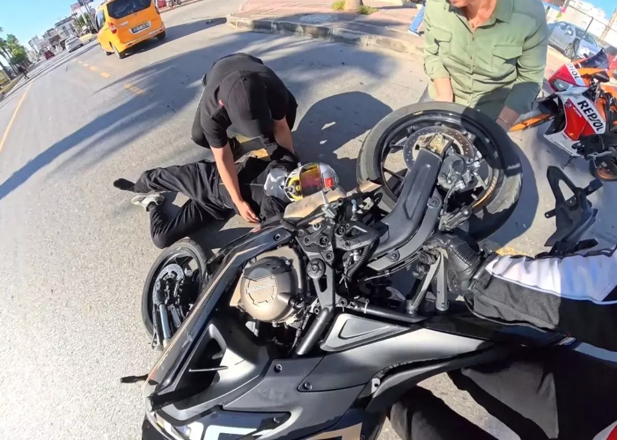 Mersin\'de Motosiklet Kazası Kaskla Kurtarıldı