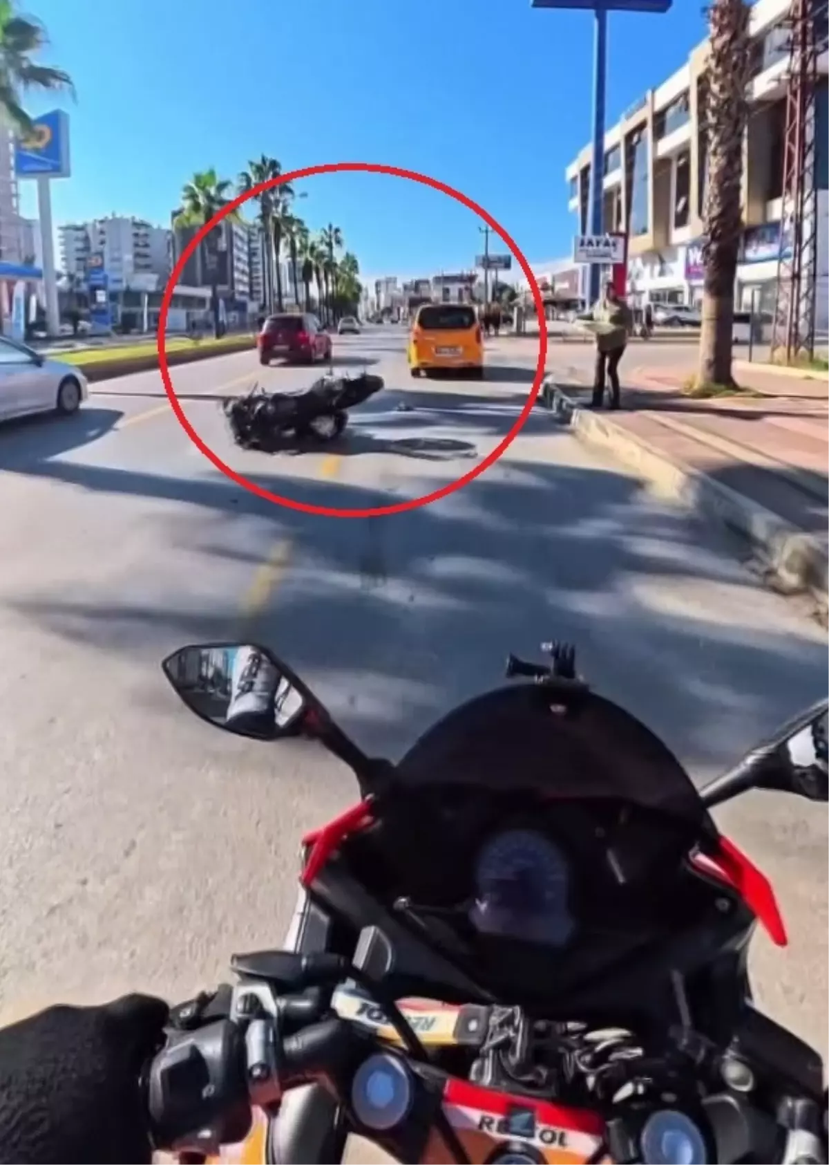 Mersin\'de Motosiklet Taksiye Çarptı