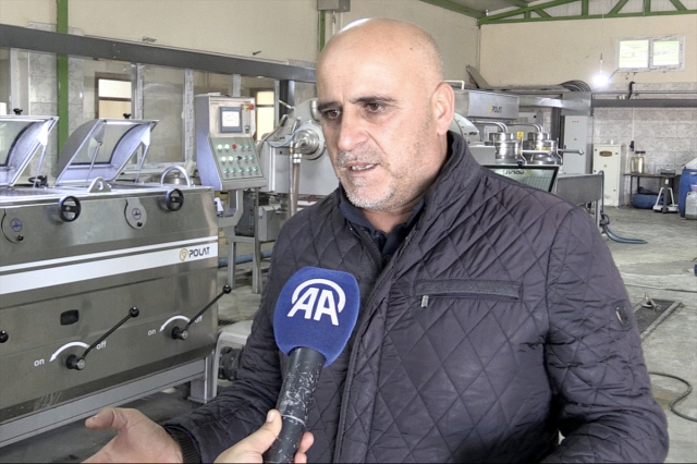 Muhtar fabrika kurup tüm mahalleyi işe aldı! Suudi Arabistan'a bile ihraç ediyor Muhtar fabrika kurup tüm mahalleyi işe aldı! Suudi Arabistan'a bile ihraç ediyor