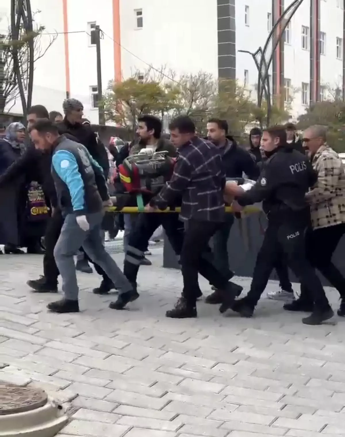 Muş\'ta intihar girişimi: Ekipler kapıyı kırarak müdahale etti