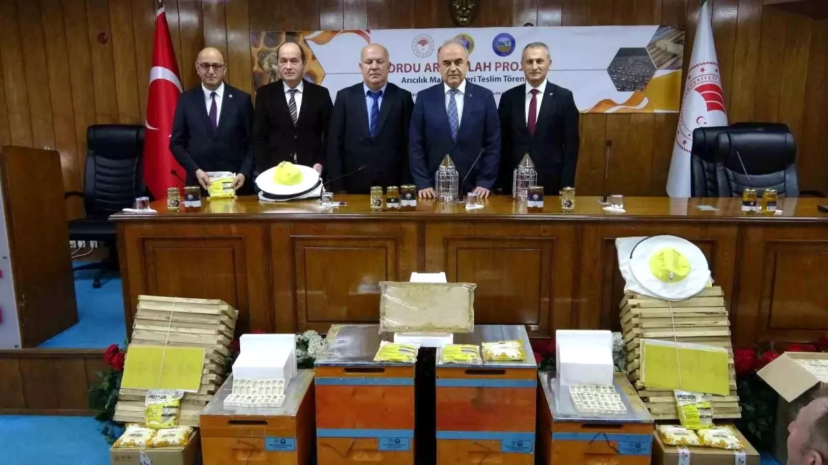 Ordu\'da Arıcılara Malzeme Desteği