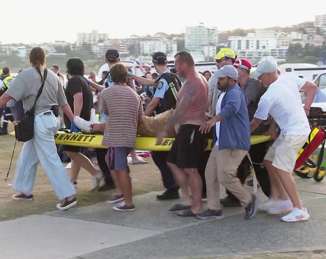 Plaj katliamı sonrası Müslüman mezarlığına domuz kafaları bırakıldı Plaj katliamı sonrası Müslüman mezarlığına domuz kafaları bırakıldı