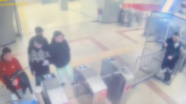 Sinyal tespit edilmesin diye telefonu alüminyum folyoya sardılar Sinyal tespit edilmesin diye telefonu alüminyum folyoya sardılar