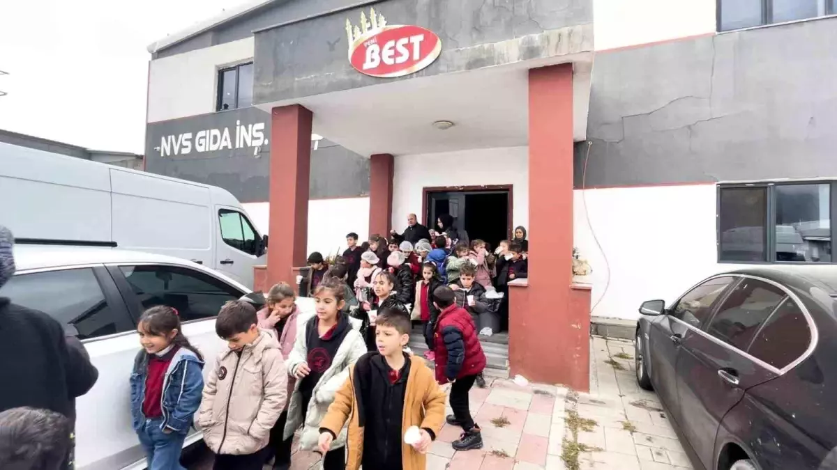 Öğrencilerden Yoğurt Fabrikası Ziyareti