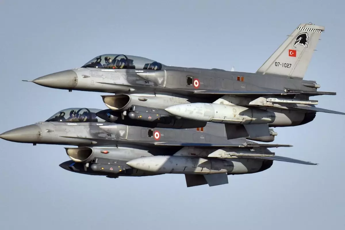 Türk F-16\'ları, Karadeniz\'de İHA düşürdü