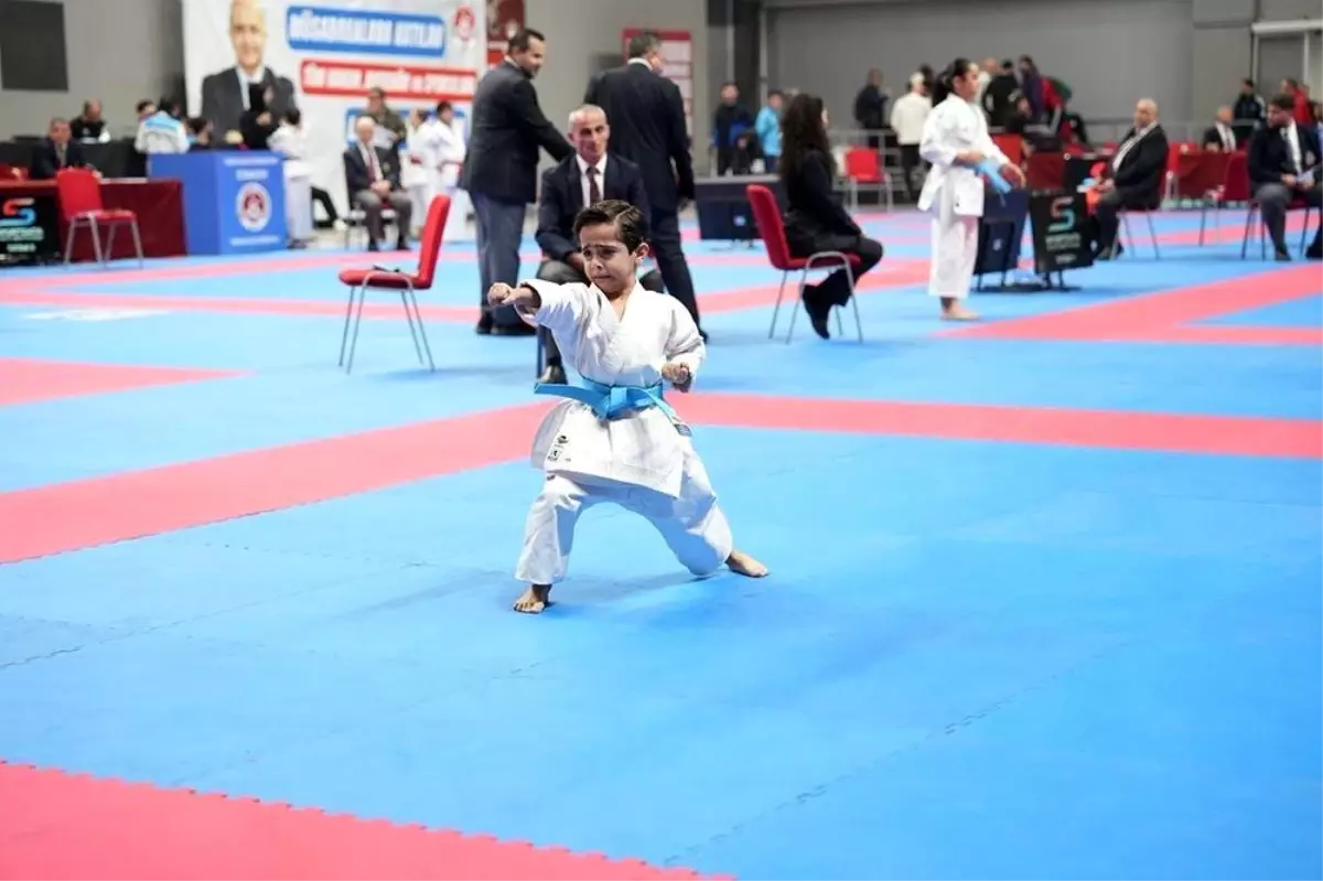 Uluslararası Karete Turnuvası\'nda Gaziosmanpaşa rüzgarı esti