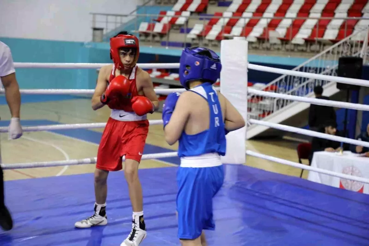 Ağrı\'da Boks Dostluk Turnuvası Coşkusu