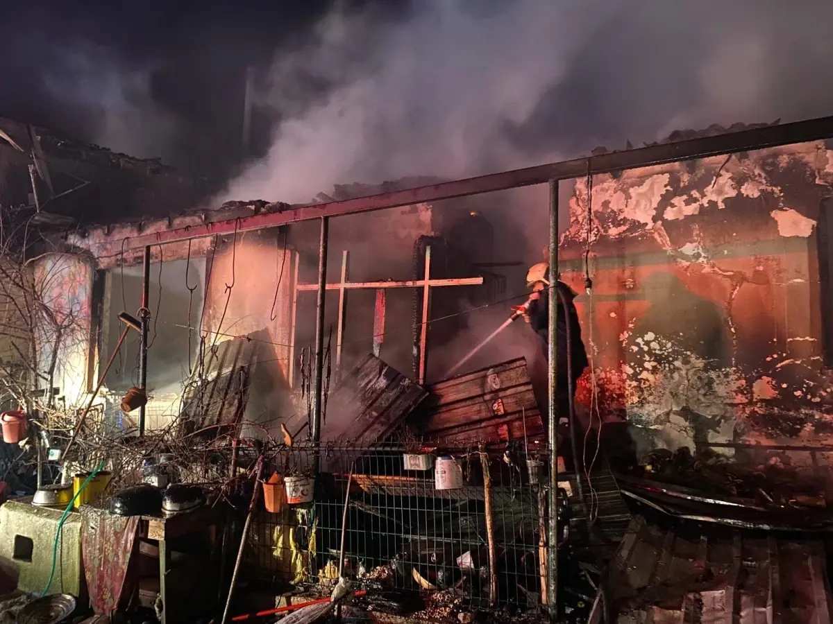 Edirne\'de Çiftlikte Yangın: Ekipmanlar Zarar Gördü