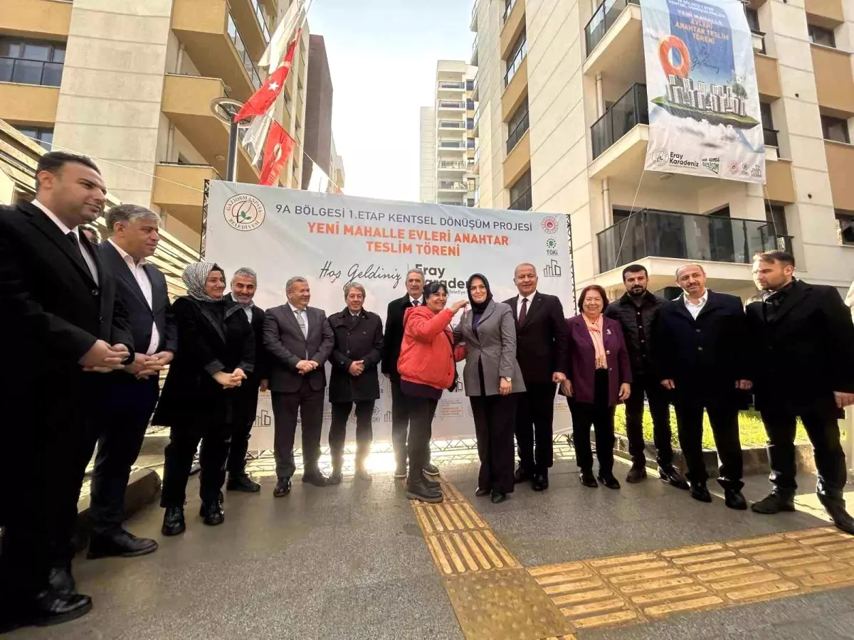 Gaziosmanpaşa\'daki Yeni Mahalle Evleri Konutları sahiplerine teslim edildi