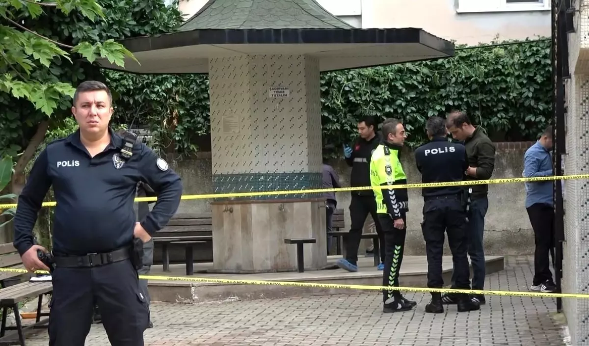 Genç kadın toplantı için beklediği dayısının silahından çıkan kurşunlarla hayatını kaybetmiş