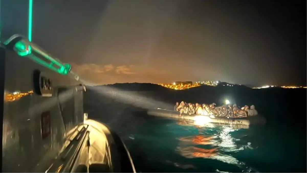 Çeşme ve Dikili\'de 68 Göçmen Kurtarıldı