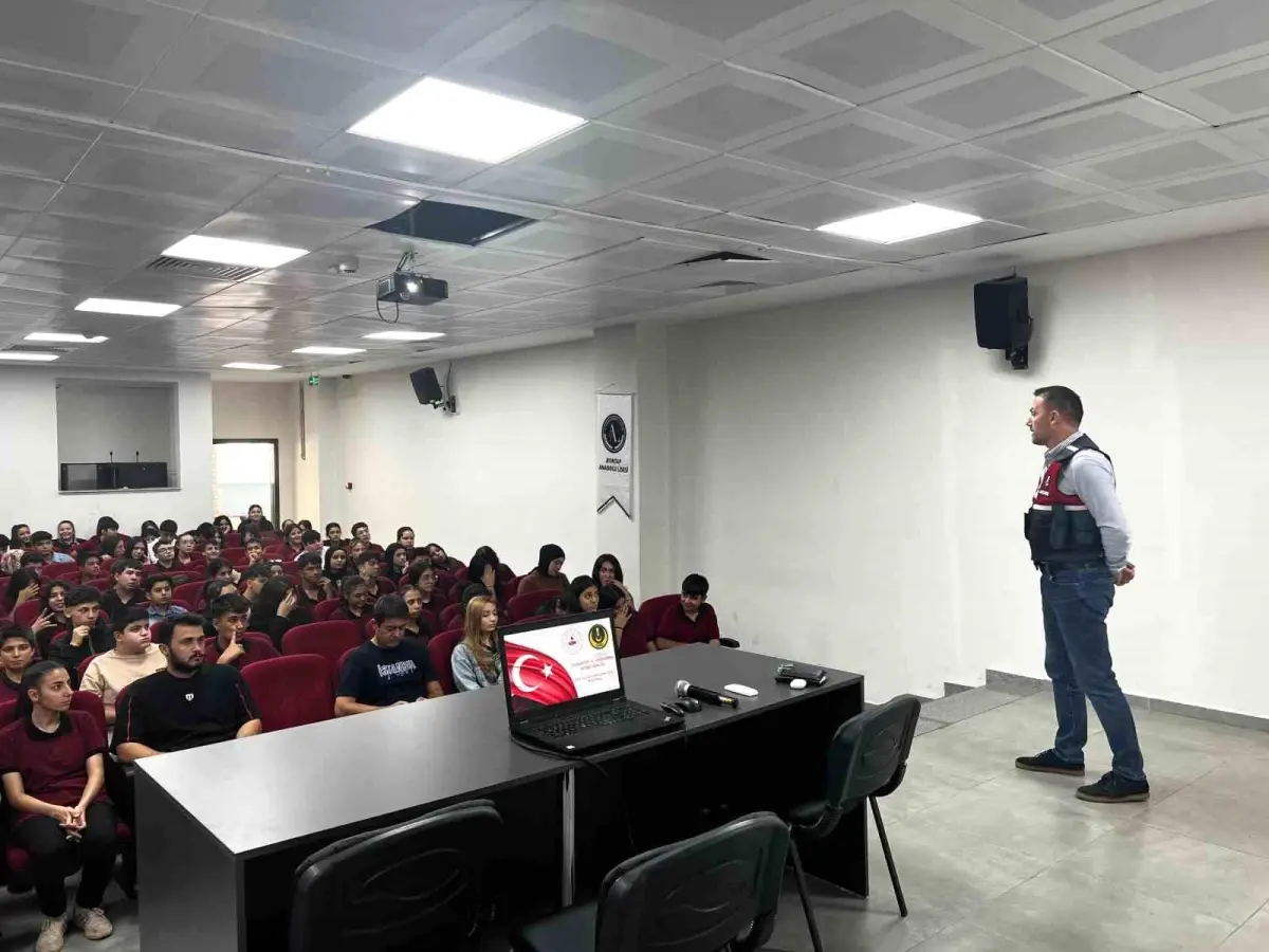 Gaziantep\'te 210 Öğrenciye Siber Güvenlik Eğitimi