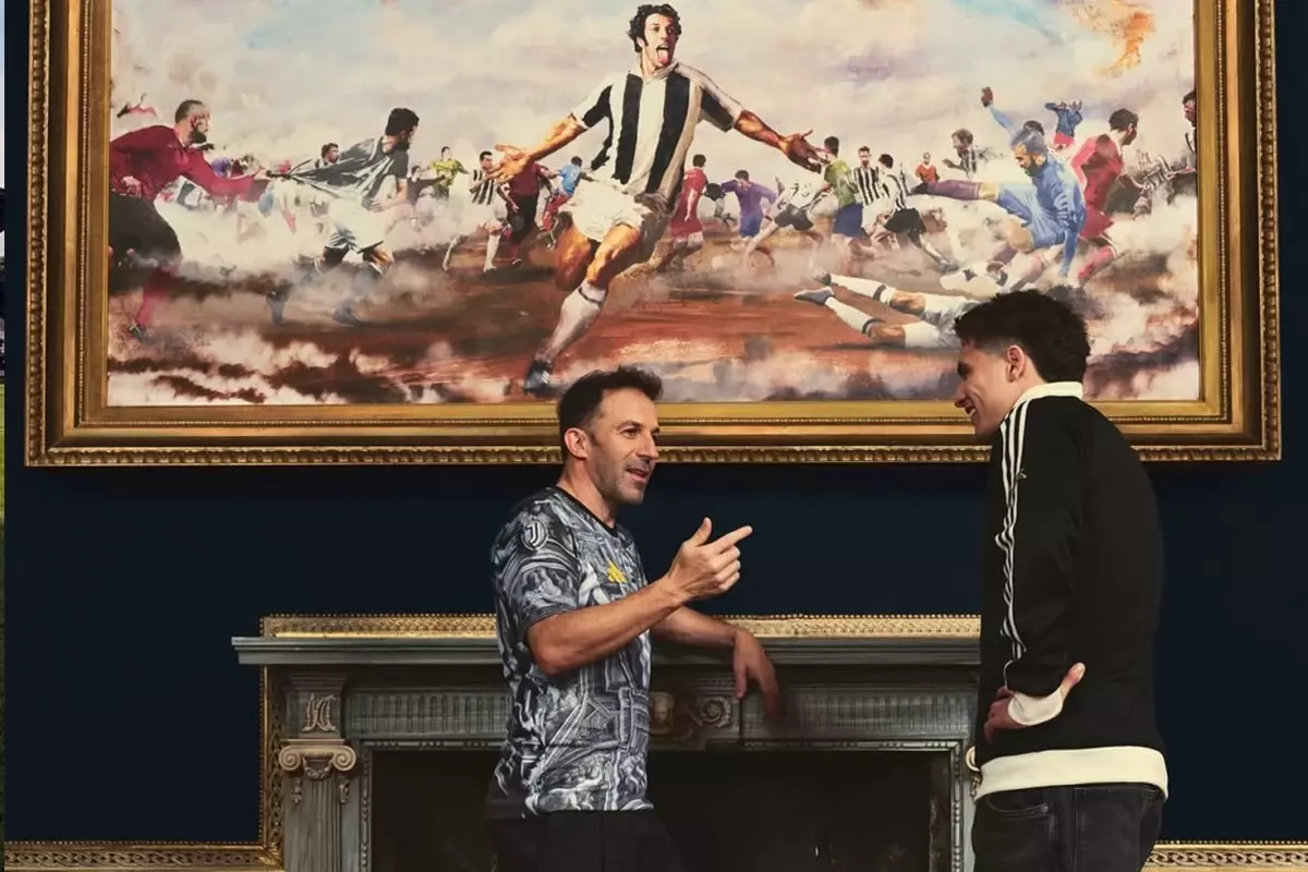 Juventus, efsane 10 numarası Del Piero\'ya özel formayı Kenan Yıldız ile tanıttı