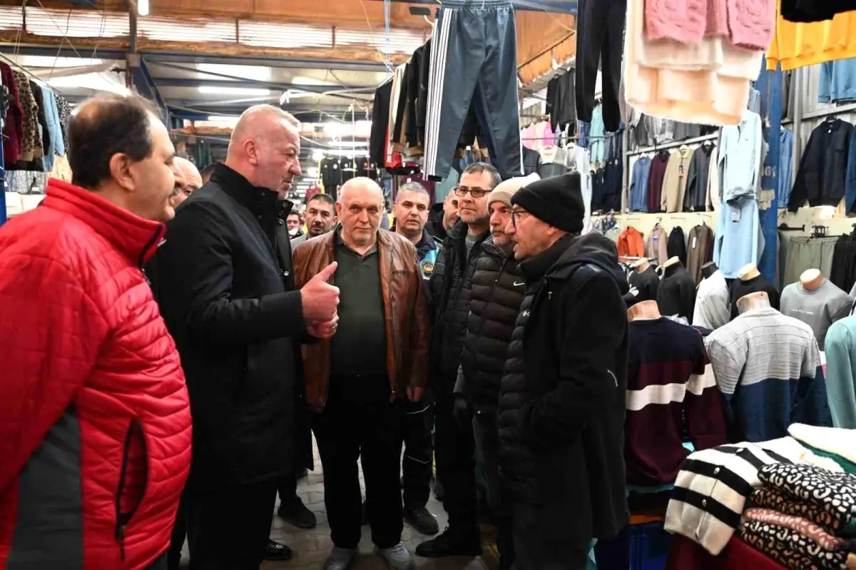 Karacabey\'de belediyecilik sahada yapılıyor