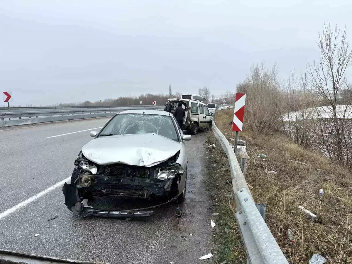Çorum\'da Kaza: 5 Yaralı