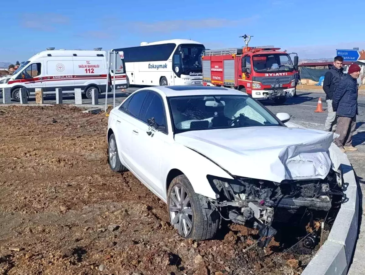 Konya\'da Trafik Kazası: 2 Yaralı