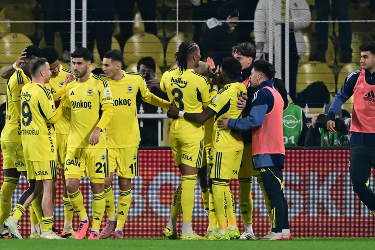 Konyaspor maçında sakatlanmıştı! Fenerbahçe\'nin yıldızı tam 2 ay yok