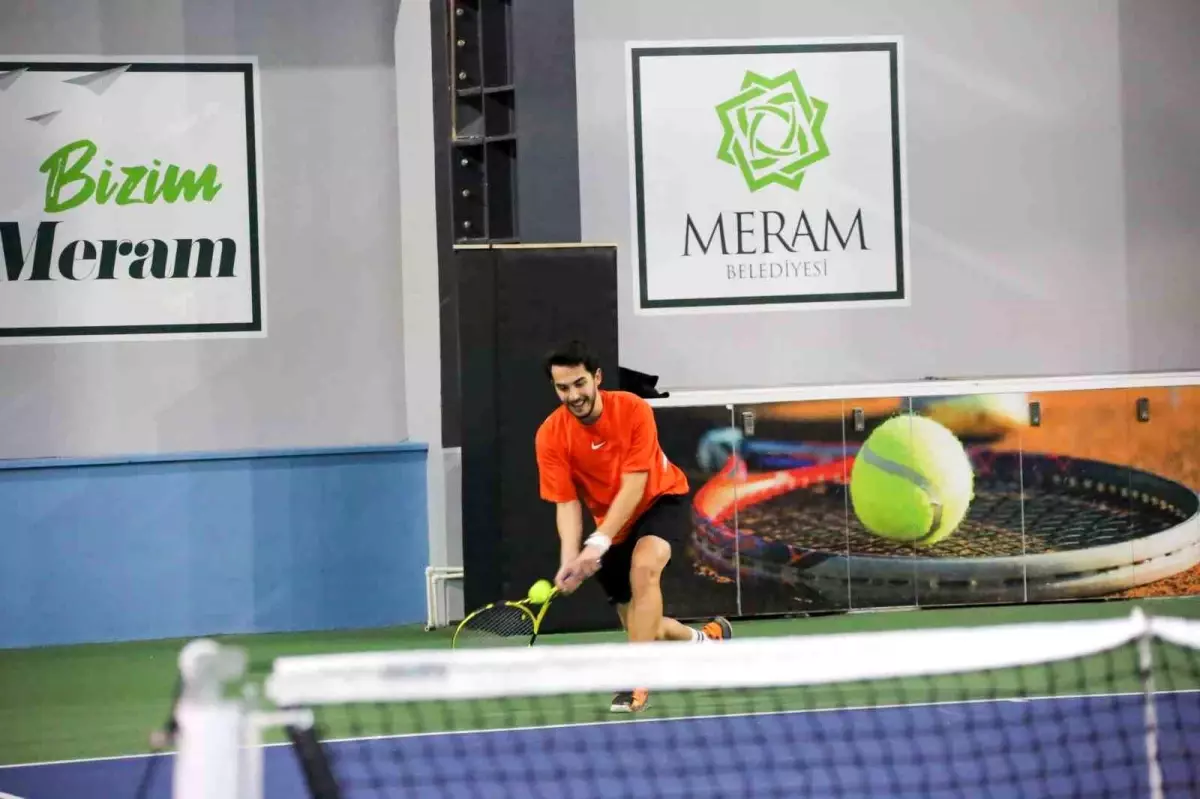 Meram\'da aileler kortta buluşuyor