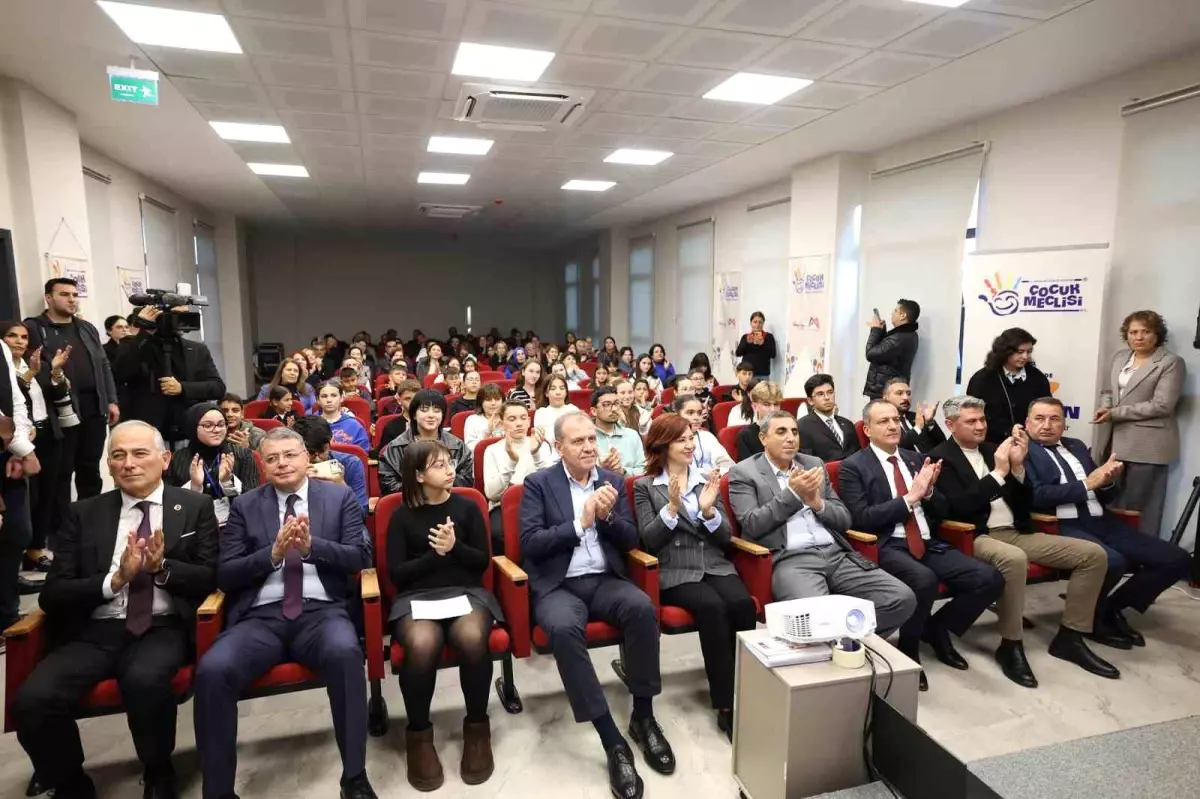 Mersin\'de Çocuk Meclisi üyeleri sertifikalarını Başkan Seçer\'den aldı