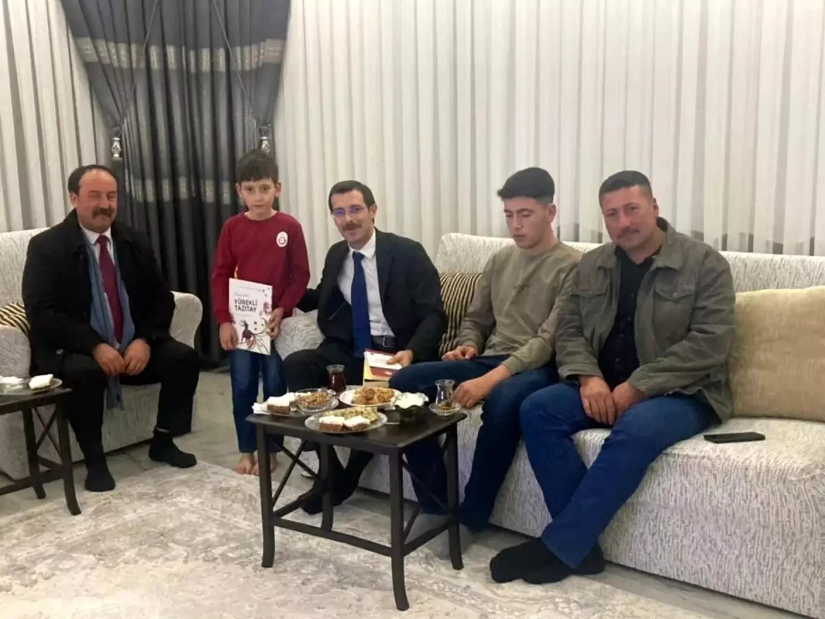 Kaymakam Polat, Öğrencilerin Evlerine Konuk Oldu