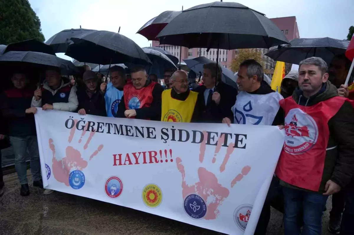 Samsun\'da Öğretmene Şiddet Olayına Tepki