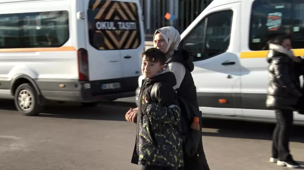 Ortaokul öğrencisinin Mansur Yavaş\'a yol çağrısı gülümsetti