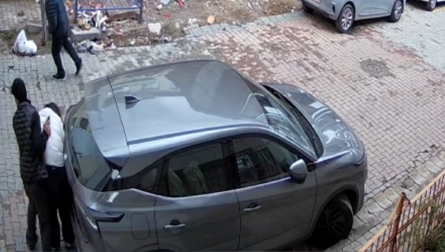 Yardım çığlıkları sokakta yankılandı! Önce darbetti sonra başına silah dayadı