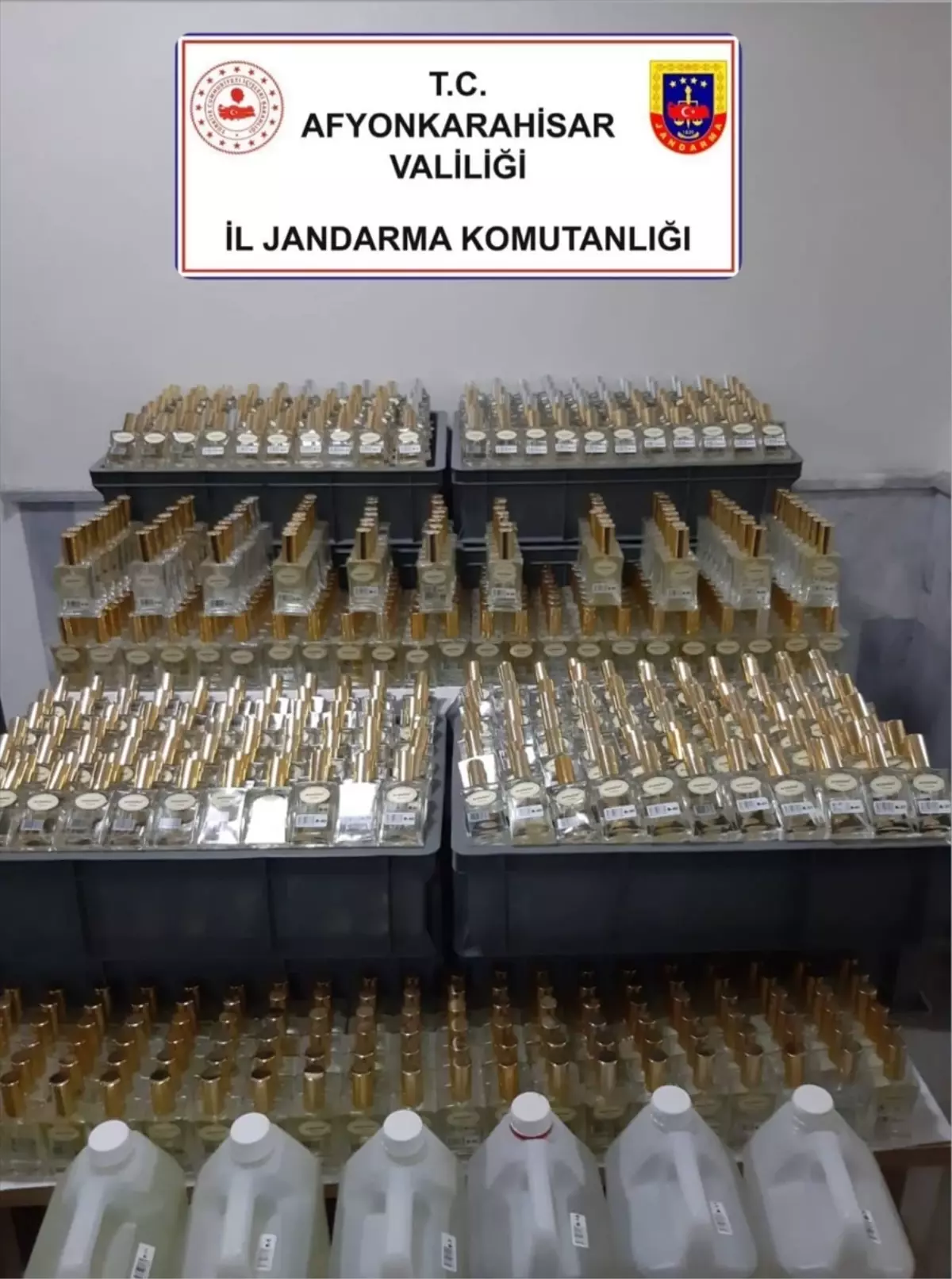Afyonkarahisar\'da Kaçak Parfüm Operasyonu
