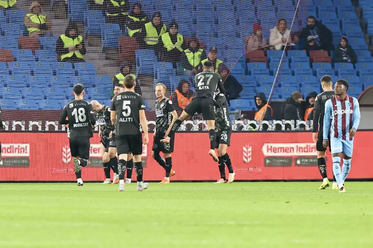 Alanyaspor, Trabzonspor\'u deplasmanda yenerek büyük bir sürprize imza attı