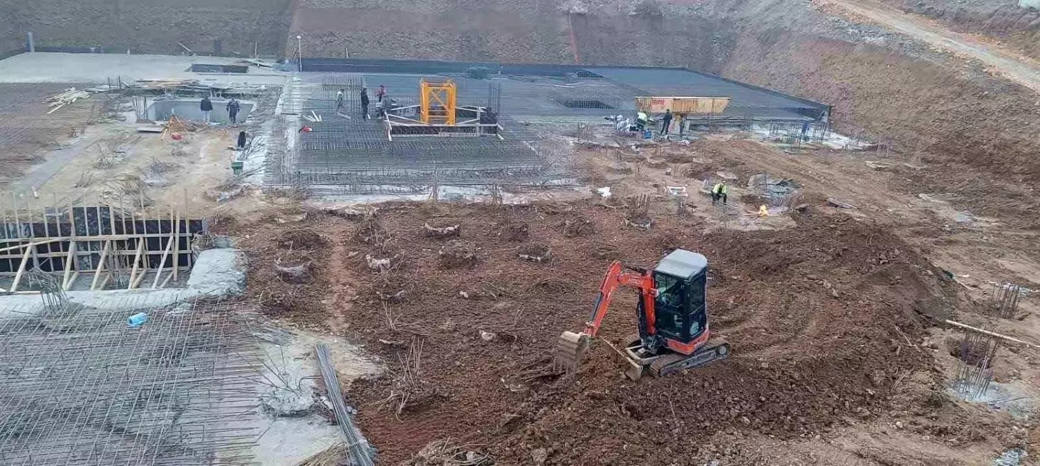 Antakya Belediyesi\'nin yeni hizmet binası yükseliyor