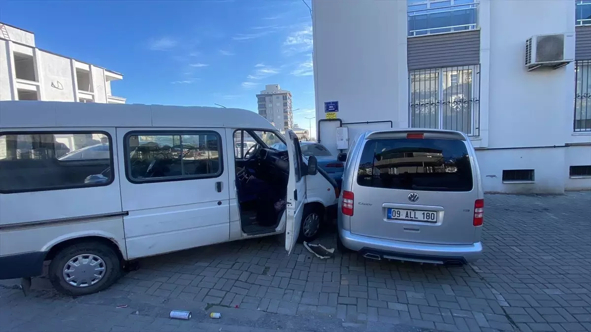 Nazilli\'de minibüs ile motosiklet çarpıştı