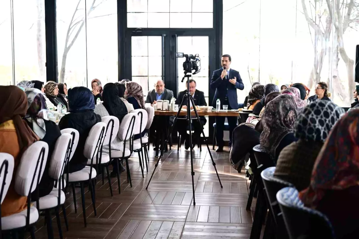 Başkan Taşkın, AK Parti Kadın Kolları Mahalle Başkanları toplantısına katıldı