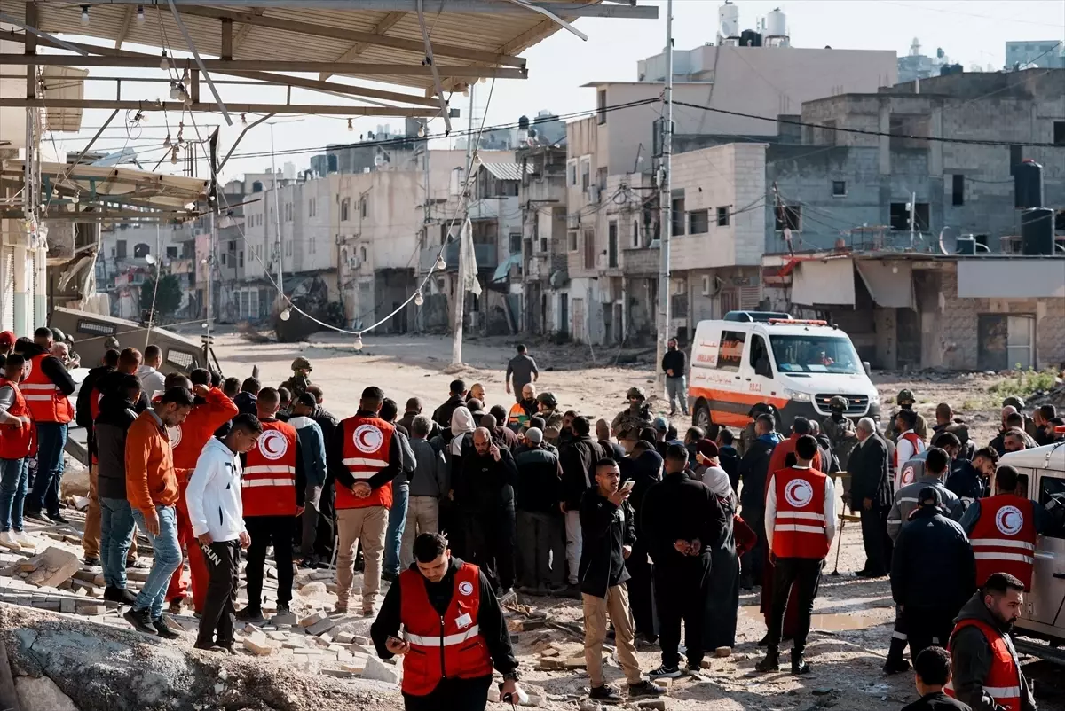 Batı Şeria\'daki Nur Şems kampı sakinleri İsrail\'in evlerini harabeye çevirdiğini söyledi