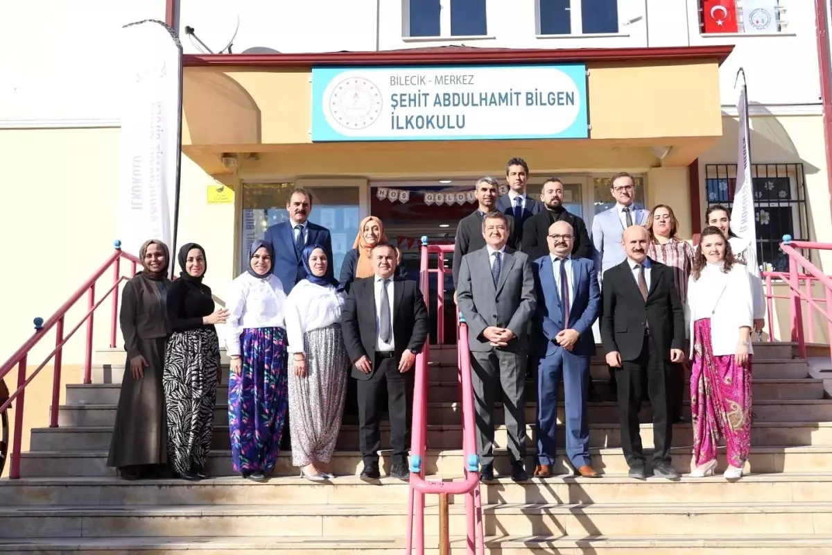 Bilecik\'te öğrencilerin hazırladığı stantlar ilgi gördü