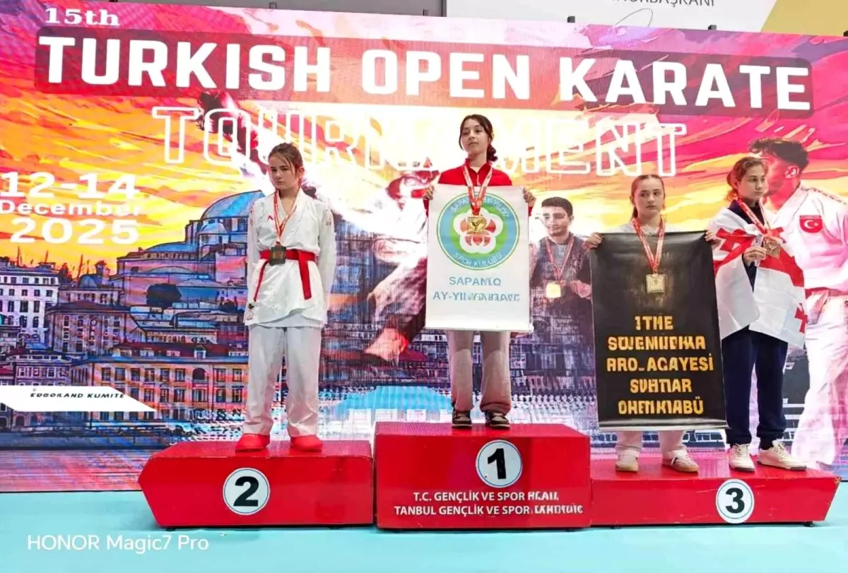 Bilecikli Karateci Kübra, Istanbul\'da İkincilik Elde Etti