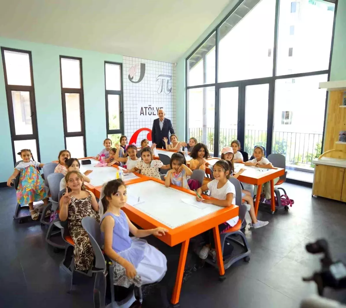 "Bilim Ümraniye" öğrencilerin geleceğine ışık tutuyor